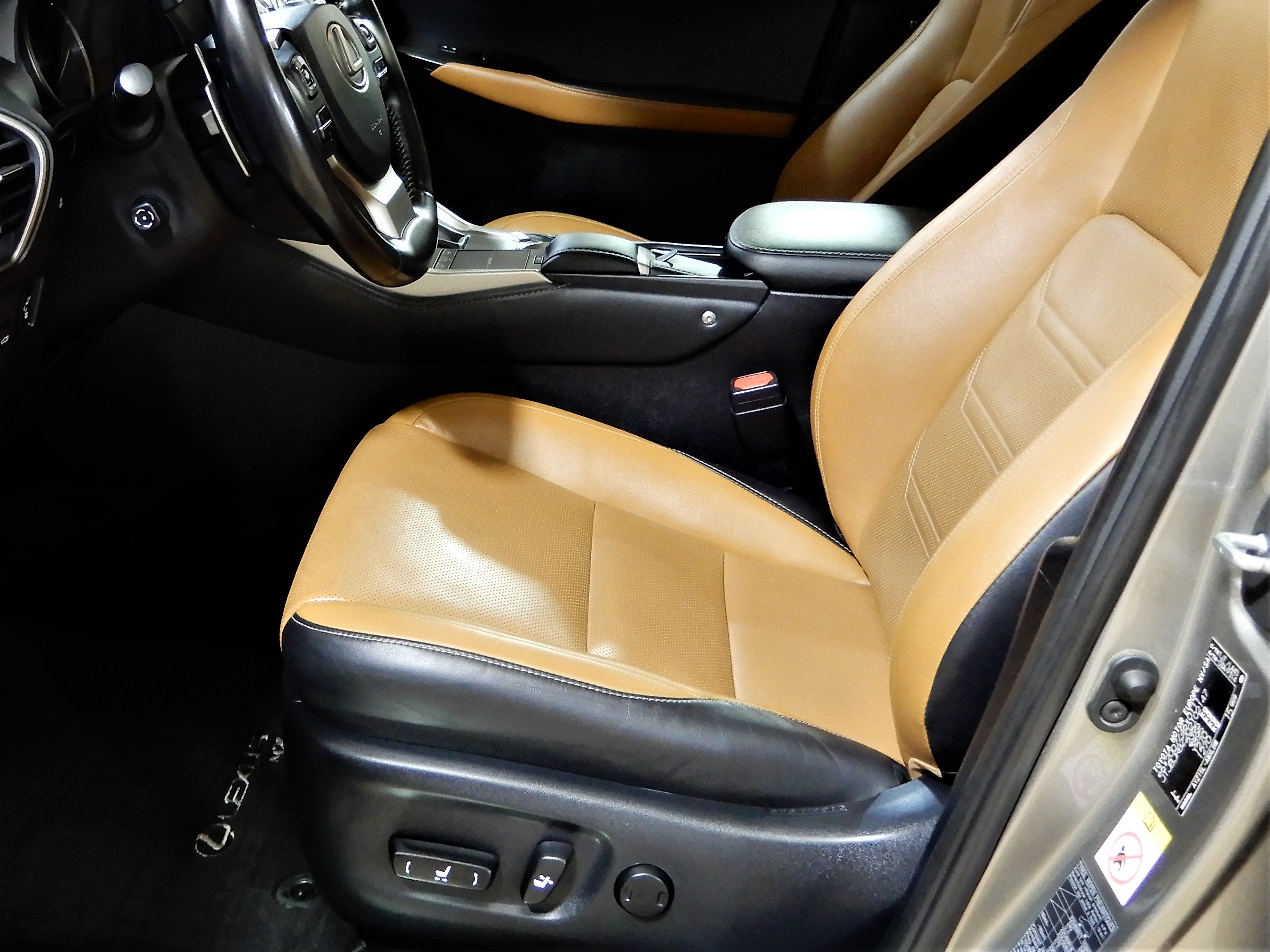 Lexus Nx 300h CVT 114 kW rok 2018, 119 000 km, Maďarsko — foto 10 z 22