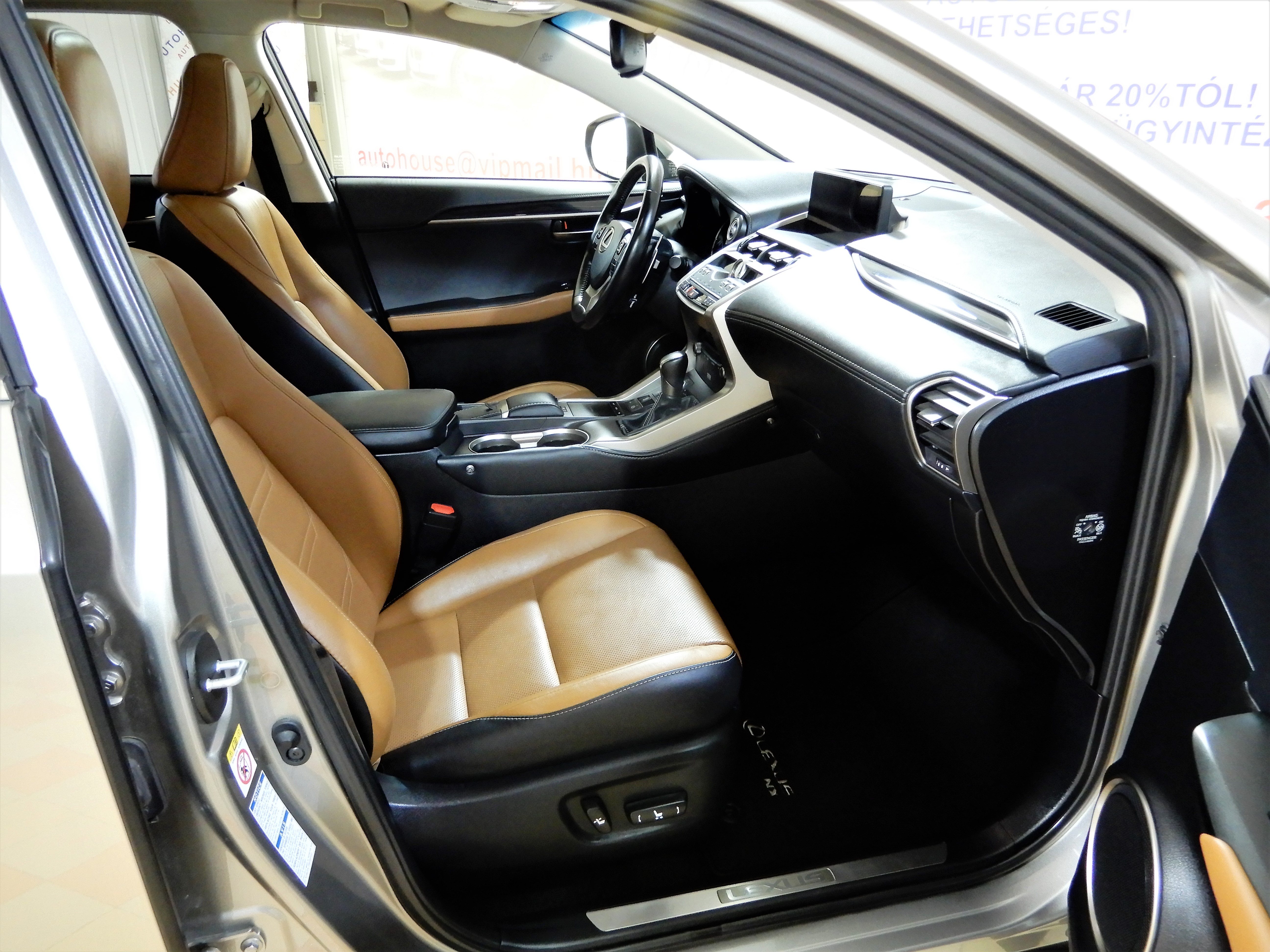 Lexus Nx 300h CVT 114 kW rok 2018, 119 000 km, Maďarsko — foto 11 z 22