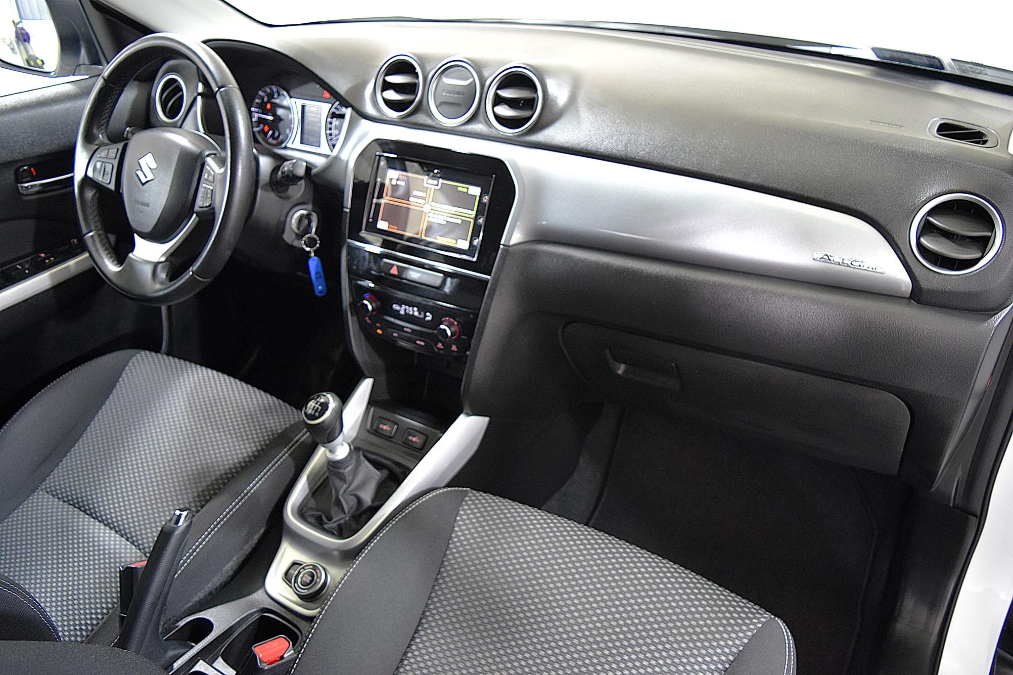 Suzuki Vitara Gl+ 4WD 1.6 88 kW rok 2016, 118 000 km, Maďarsko — foto 9 z 28
