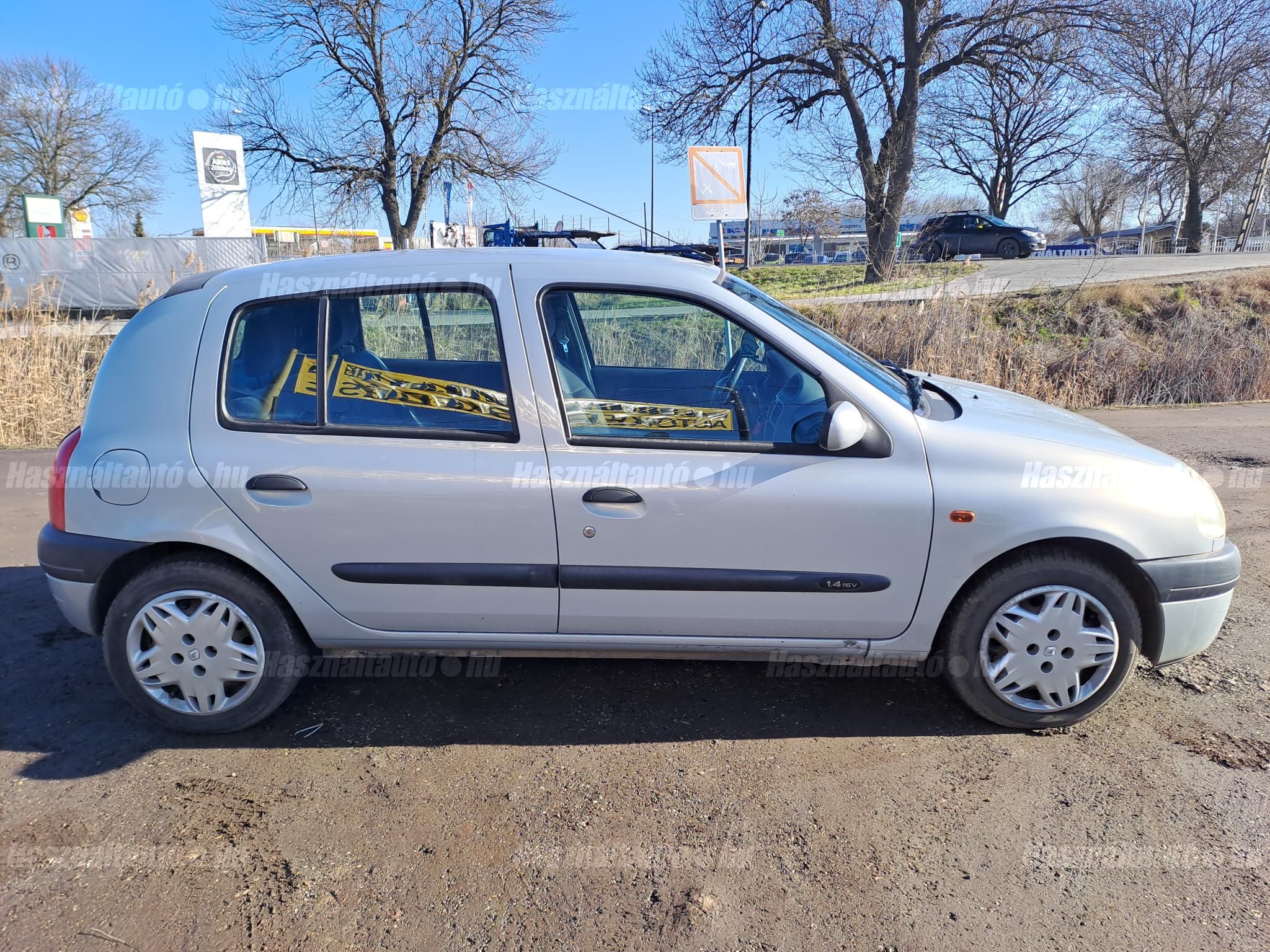 Renault Clio 16V 1.4 72 kW manuál rok 2000, 168 000 km, Maďarsko — foto 3 z 60