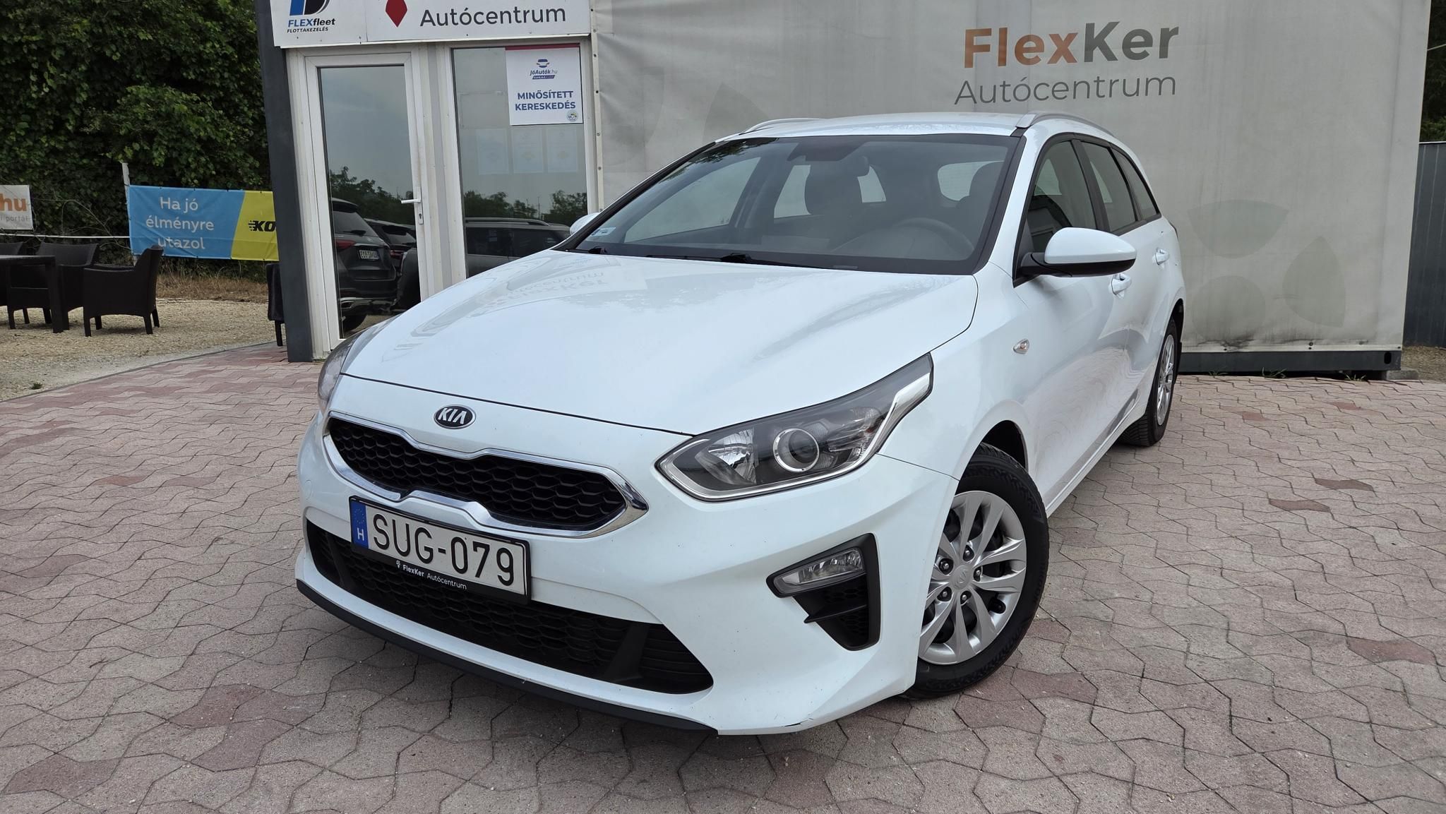 Kia Ceed 1.6 CRDi 100 kW manuál rok 2021, stříbrná, 183 554 km, Maďarsko — foto 16 z 30