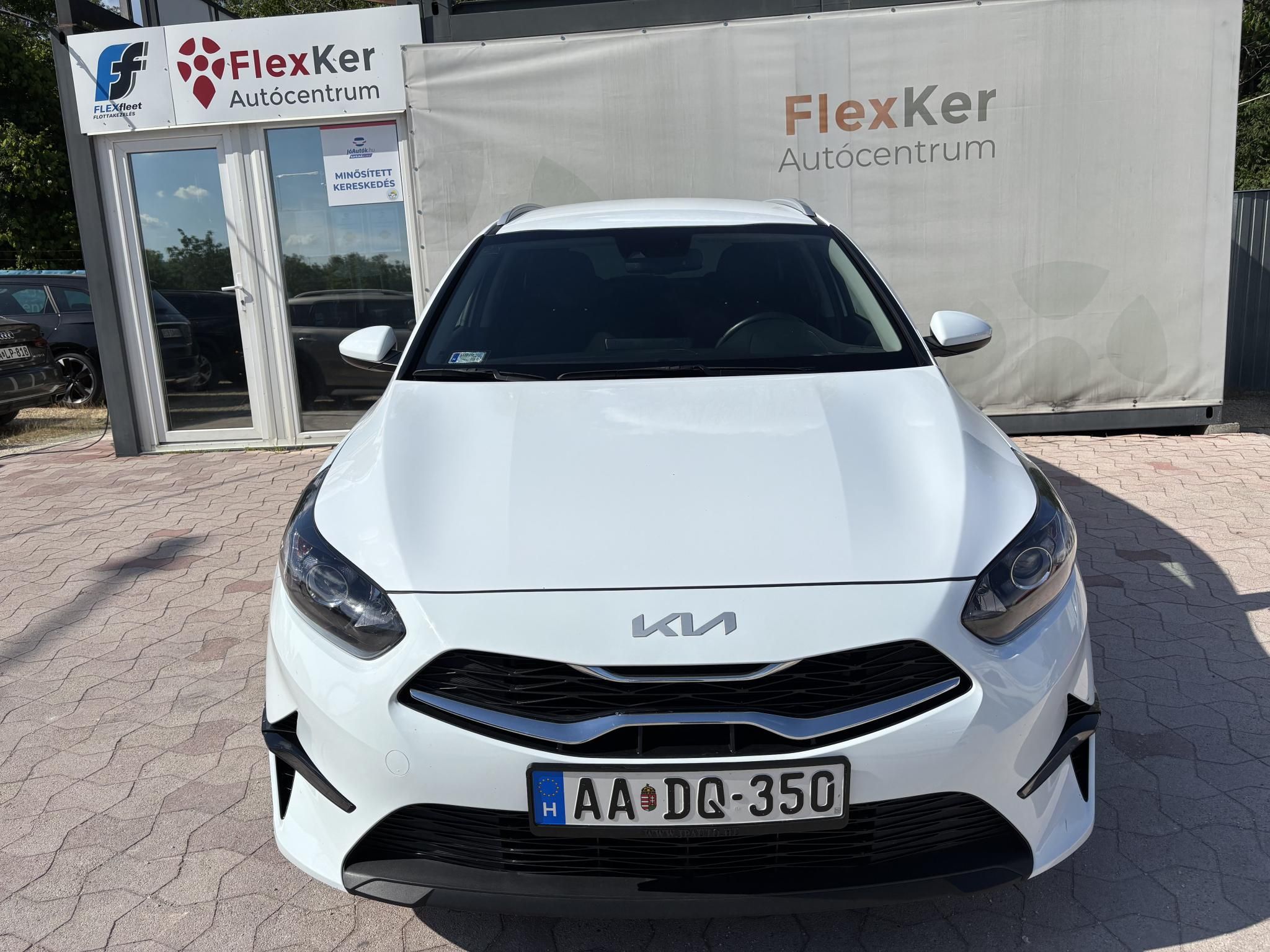 Kia Ceed 1.6 CRDi 100 kW manuál rok 2022, stříbrná, 154 294 km, Maďarsko — foto 16 z 28