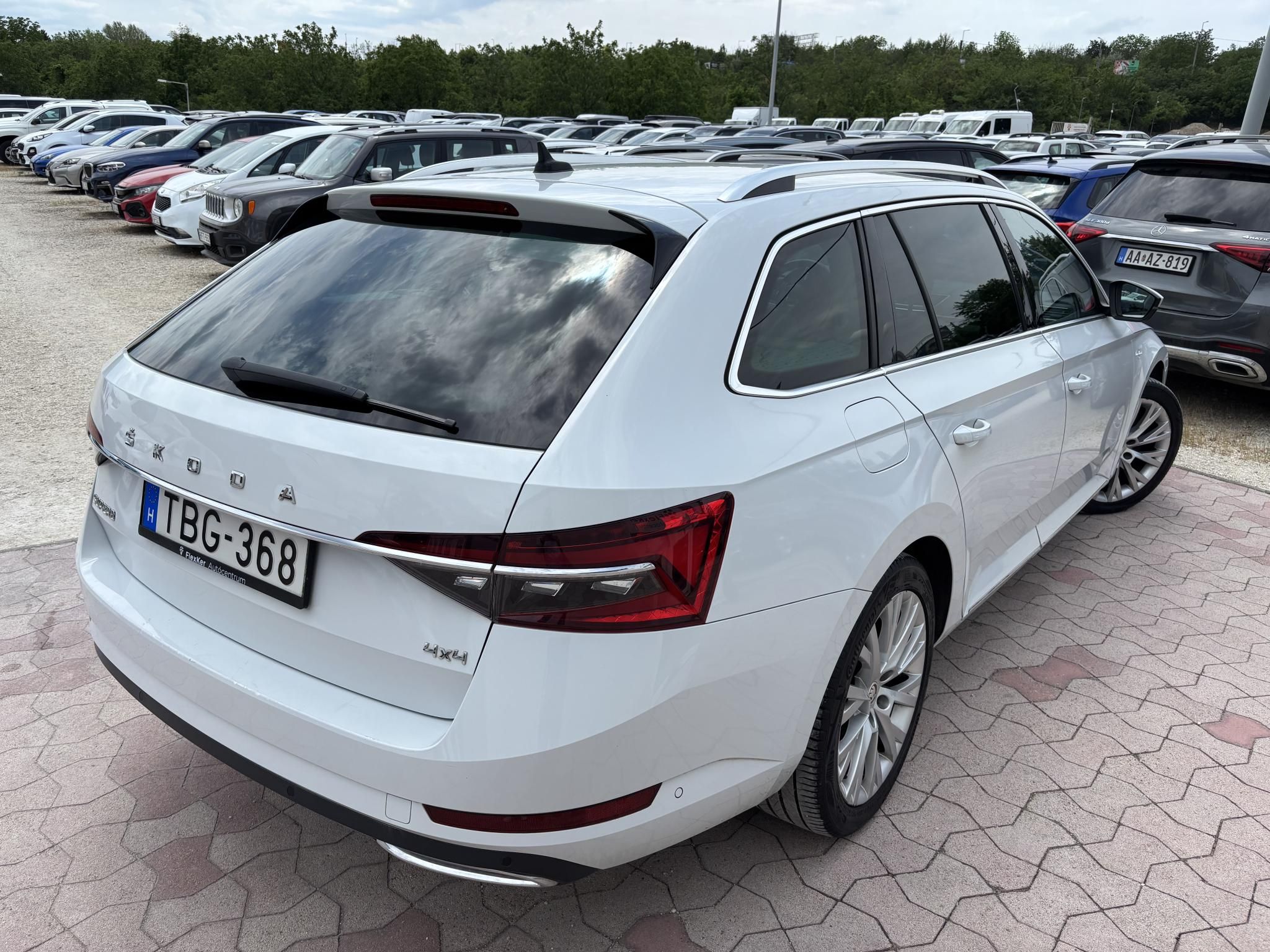 Škoda Superb 2.0 TDI DSG 147 kW rok 2021, 212 360 km, Maďarsko — foto 4 z 30