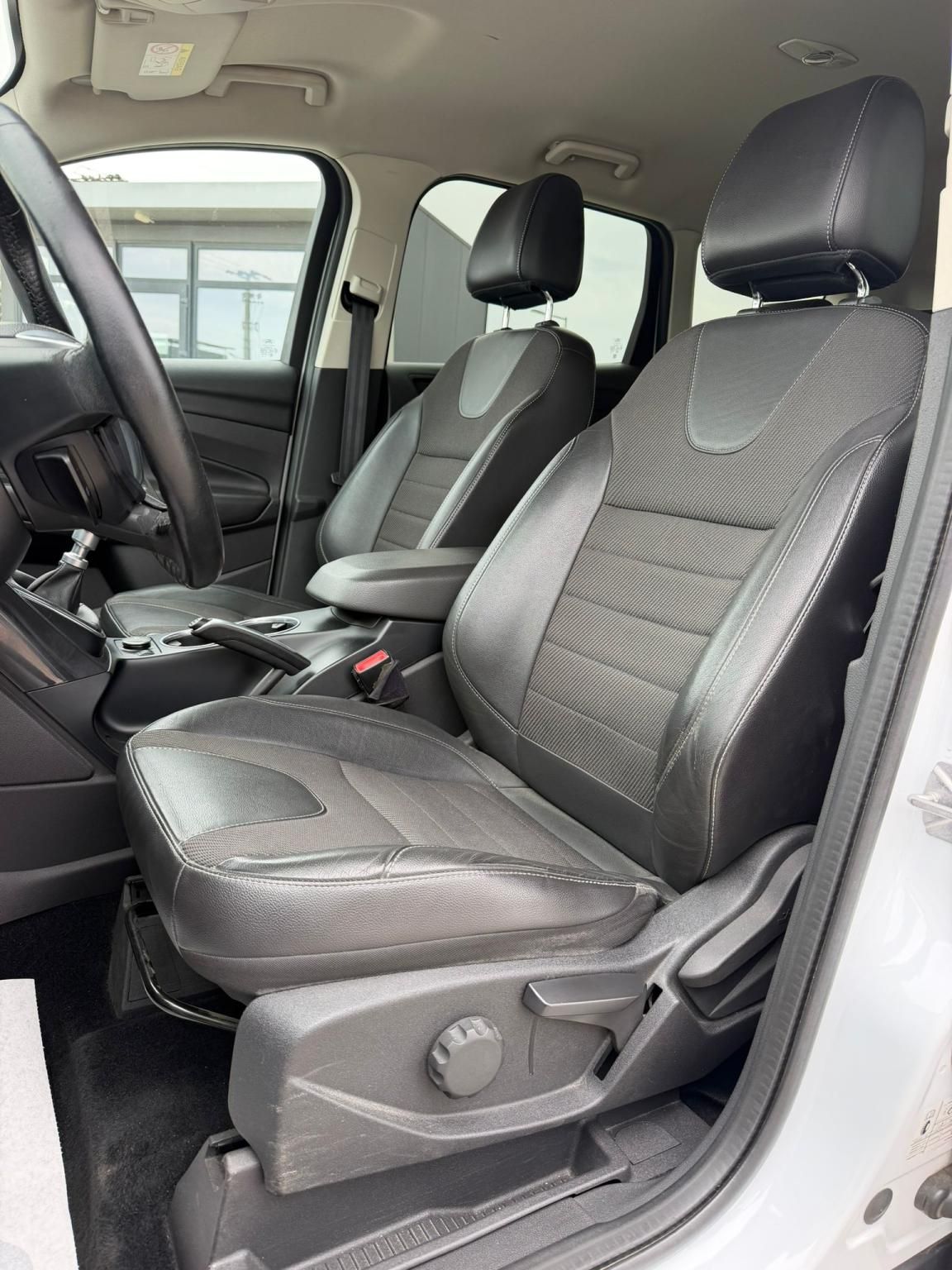 Ford Kuga Ci Titanium 4x4 2.0 TD 103 kW manuál rok 2014, Maďarsko — foto 5 z 11