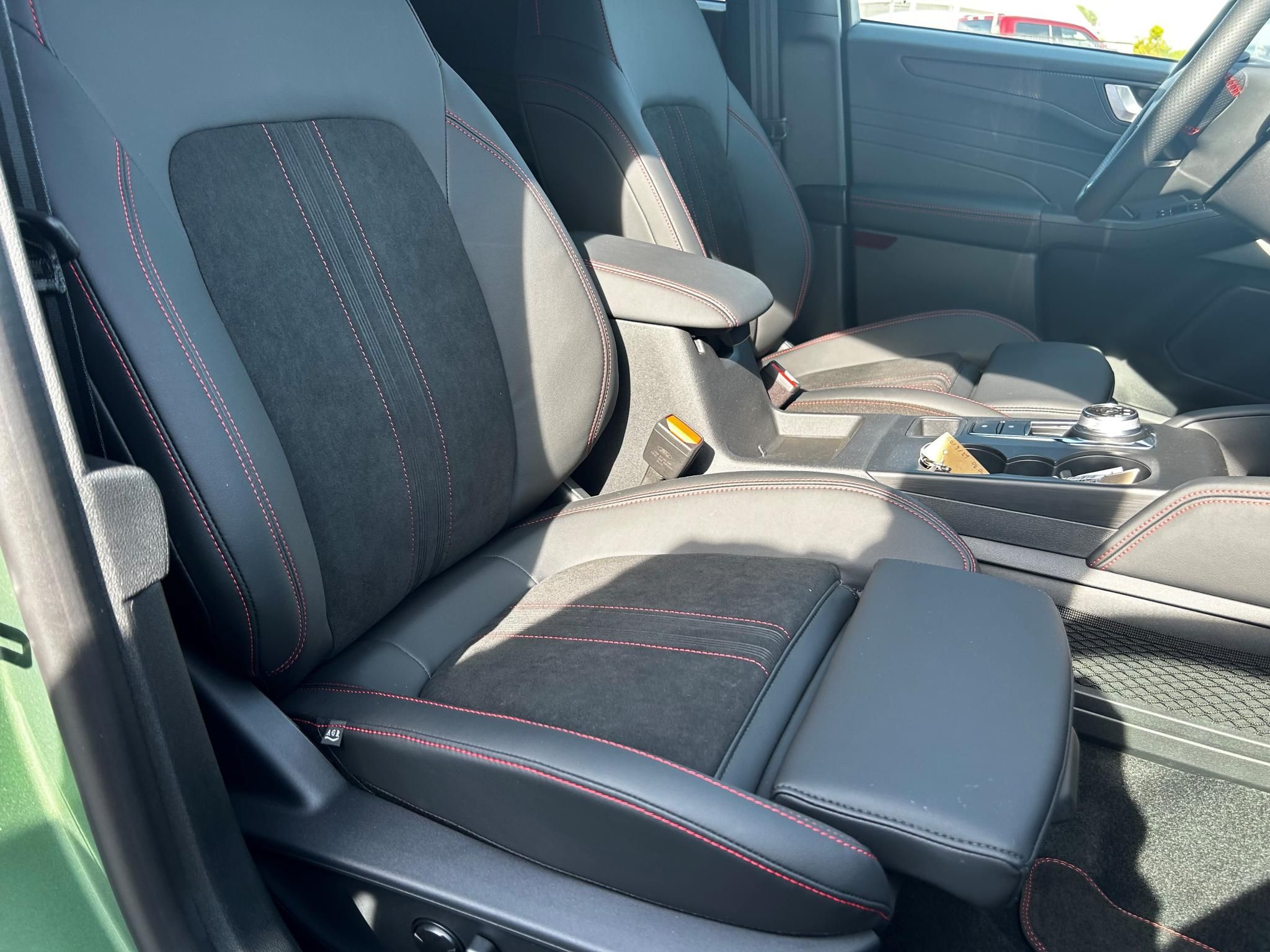 Ford Kuga ST-Line X 2.5 PHEV CVT 112 kW rok 2026, Maďarsko — foto 6 z 9
