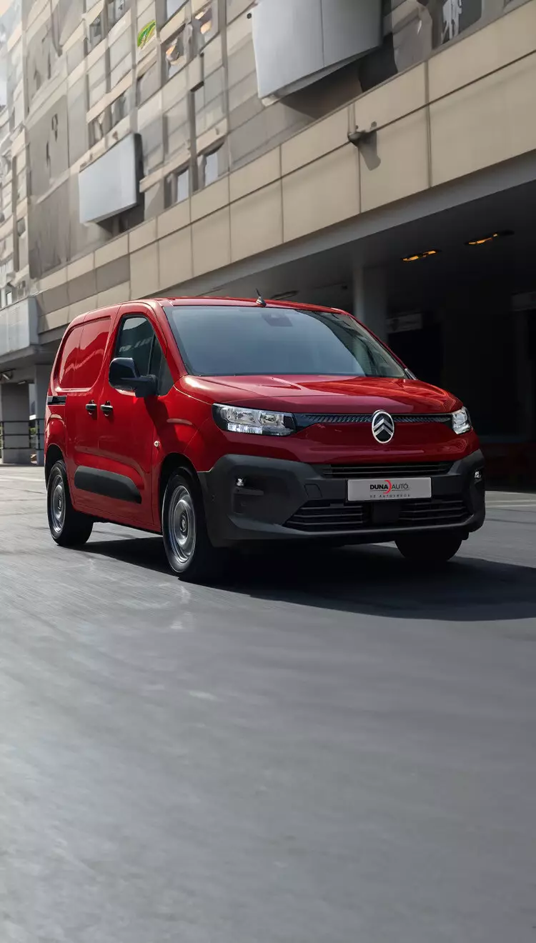 Citroën Berlingo Furgon manuál rok 2026, Hungary — foto 2 z 6