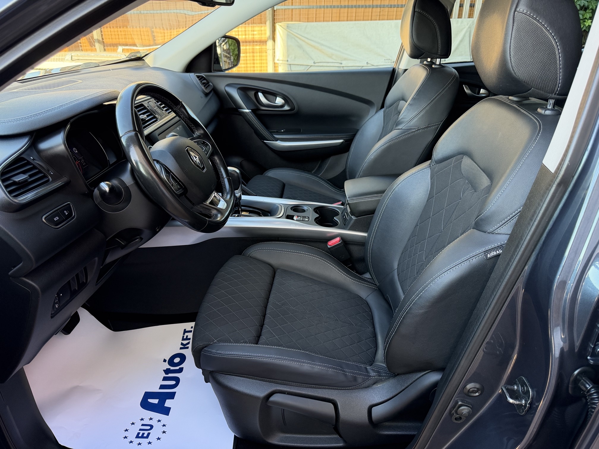 Renault Kadjar 1.3 TCe 980 kW rok 2020, Maďarsko — foto 10 z 37