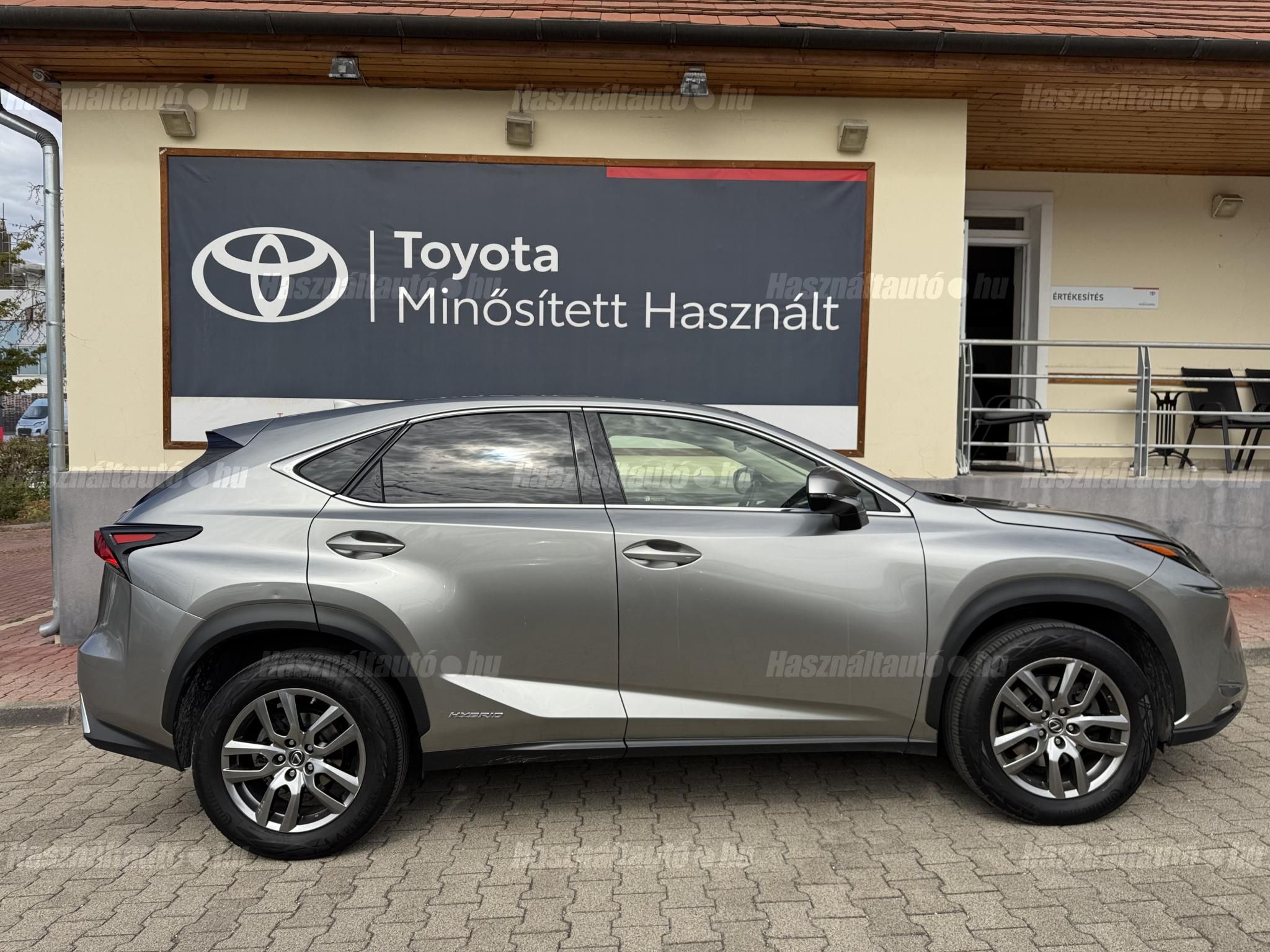 Lexus 8 4x4 2,5 114 kW automat, Maďarsko — foto 2 z 12