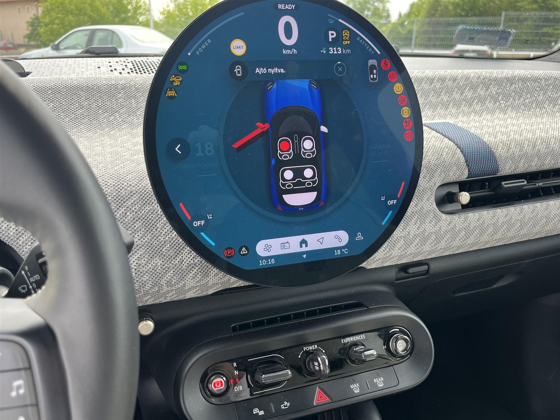 MINI 10 135 kW automat, 12 450 km, Maďarsko — foto 7 z 8