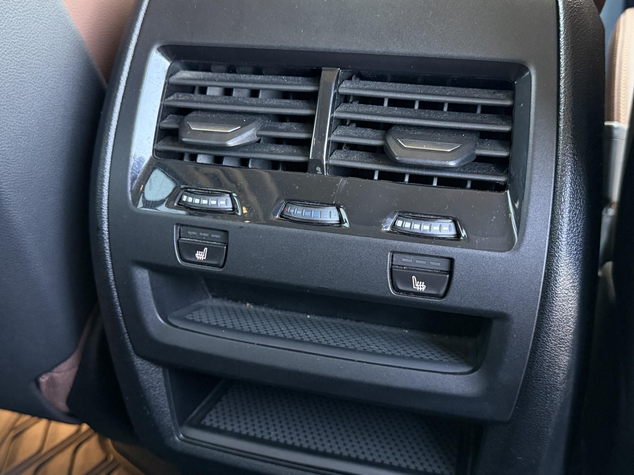 BMW x5 4x4 3,0 195 kW automat, 388 029 km, Maďarsko — foto 10 z 19