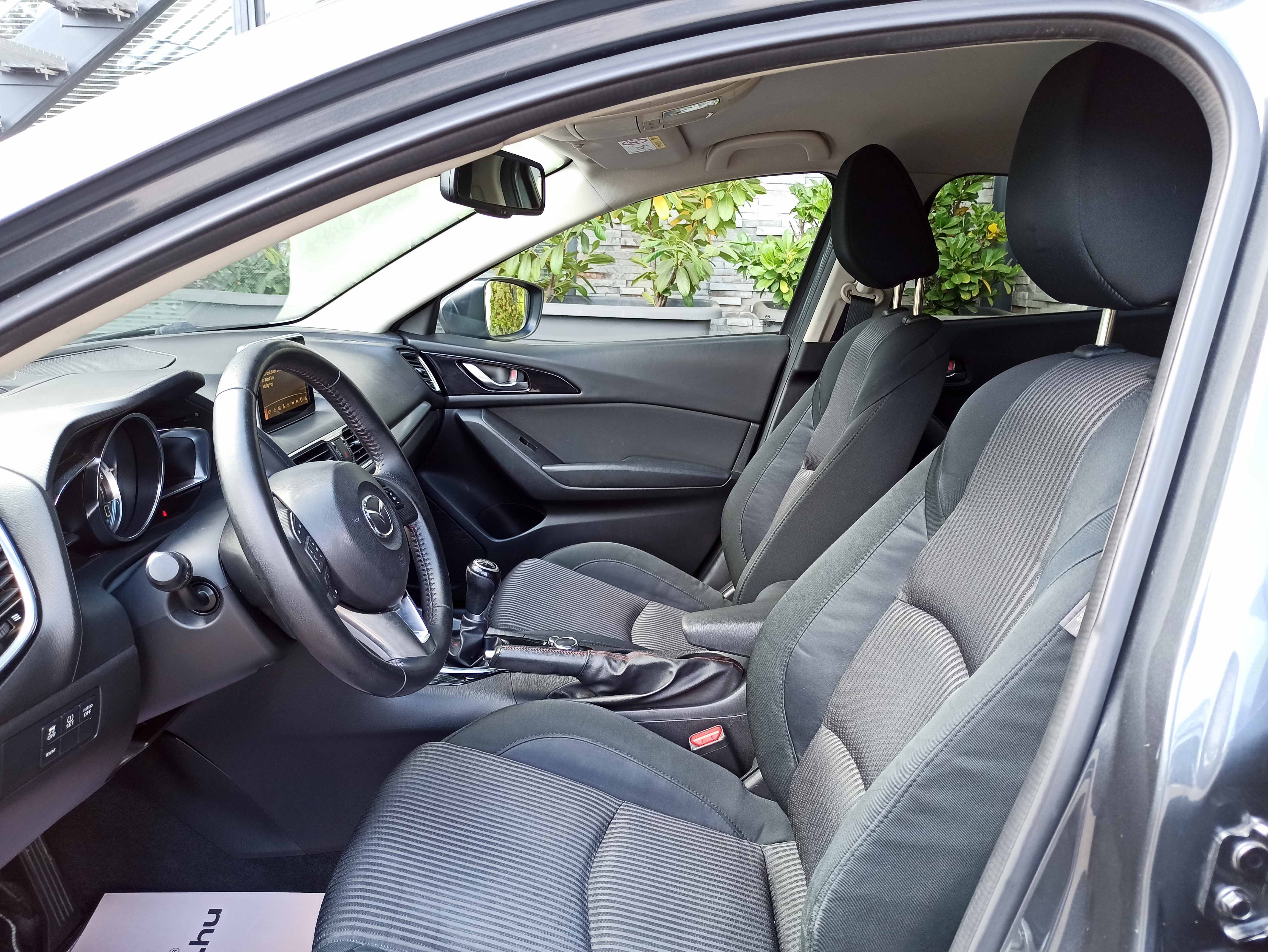 Mazda 3 2.2d 2.2 D 110 kW manuál rok 2014, šedá, 240 000 km, Maďarsko — foto 6 z 50