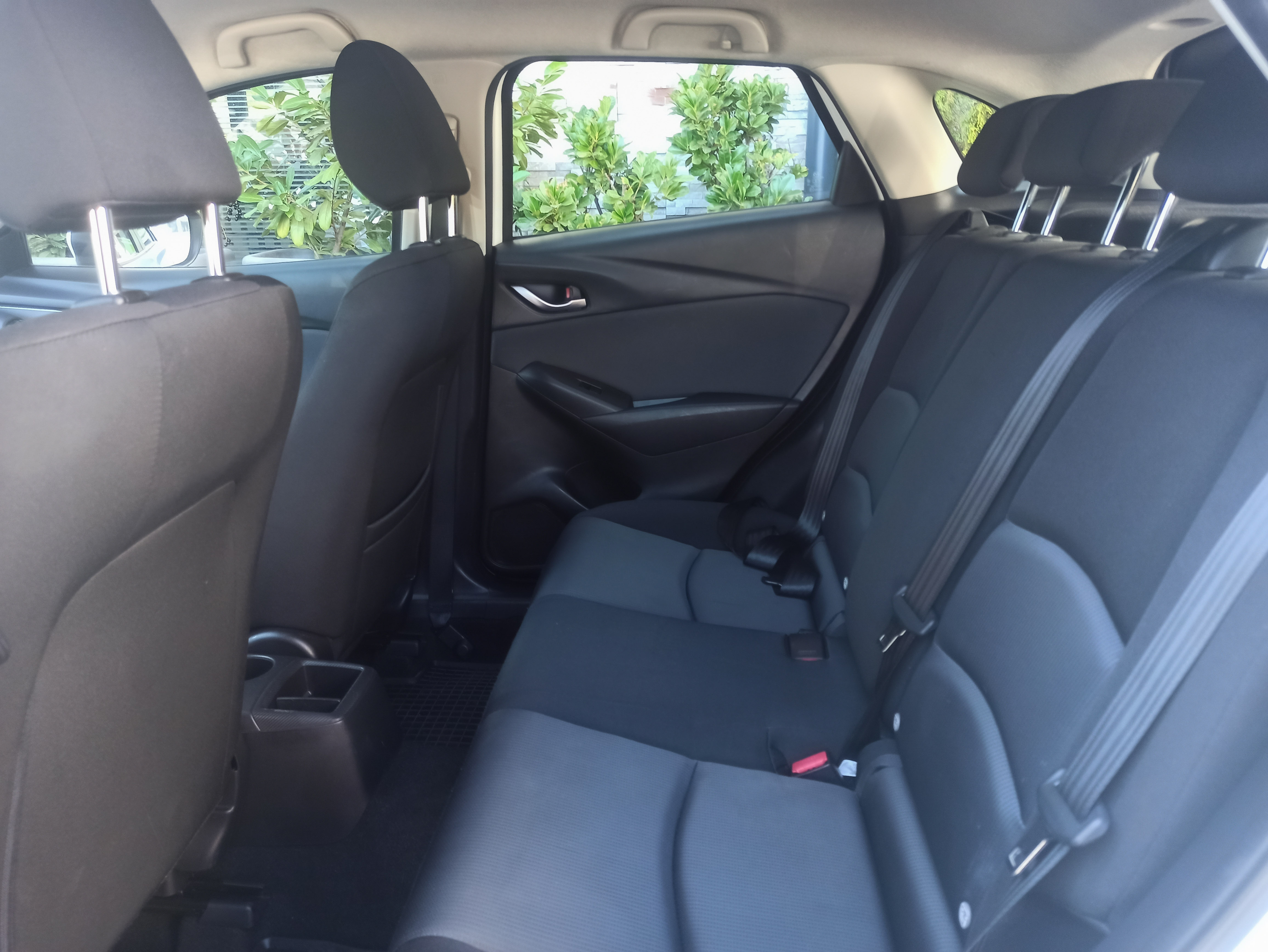Mazda CX-3 2.0i 88 kW manuál rok 2016, bílá, 120 000 km, Maďarsko — foto 9 z 50