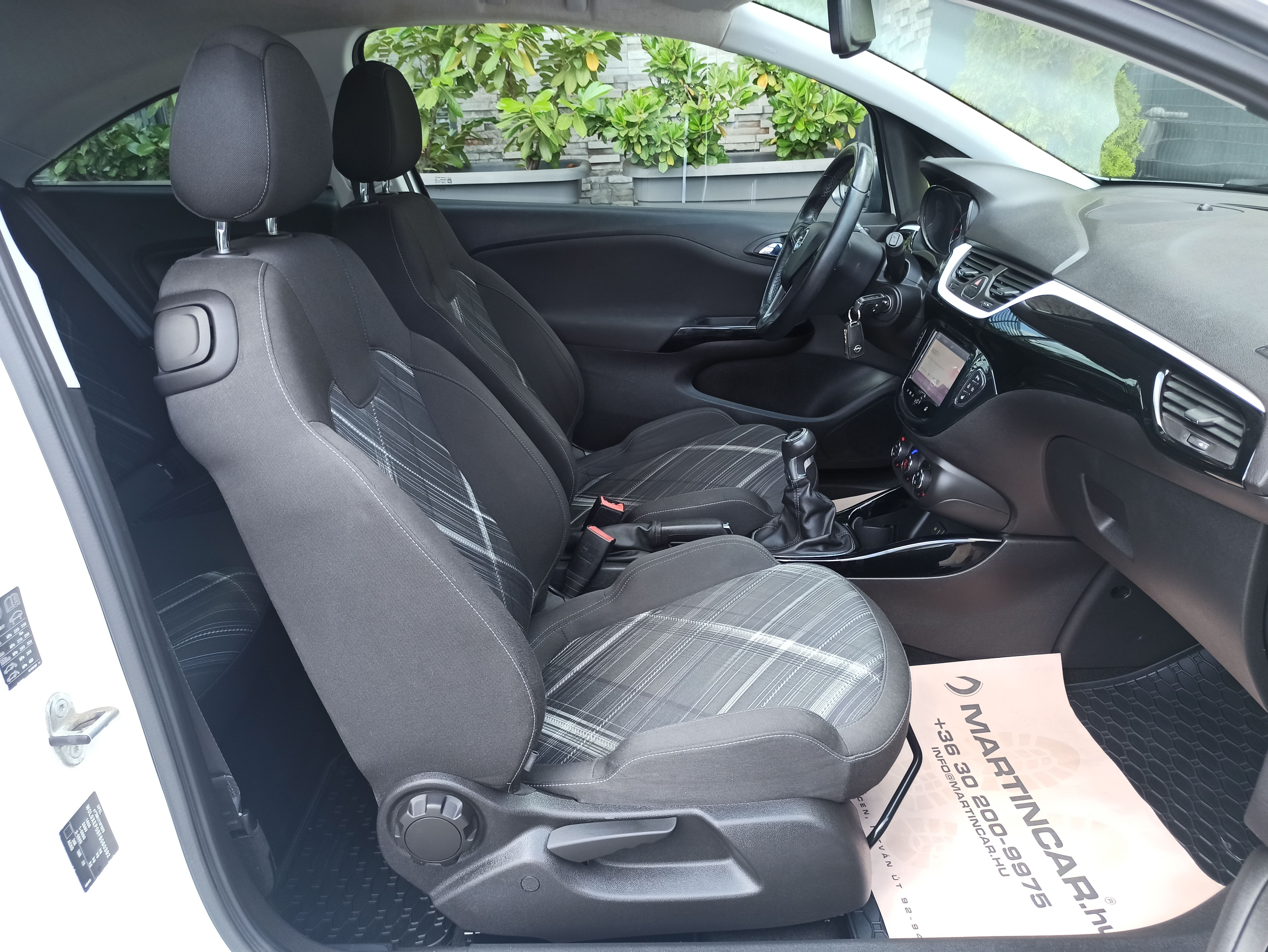 Opel Corsa E T 1.0t 1.0 85 kW manuál rok 2015, bílá, 120 000 km, Maďarsko — foto 10 z 60