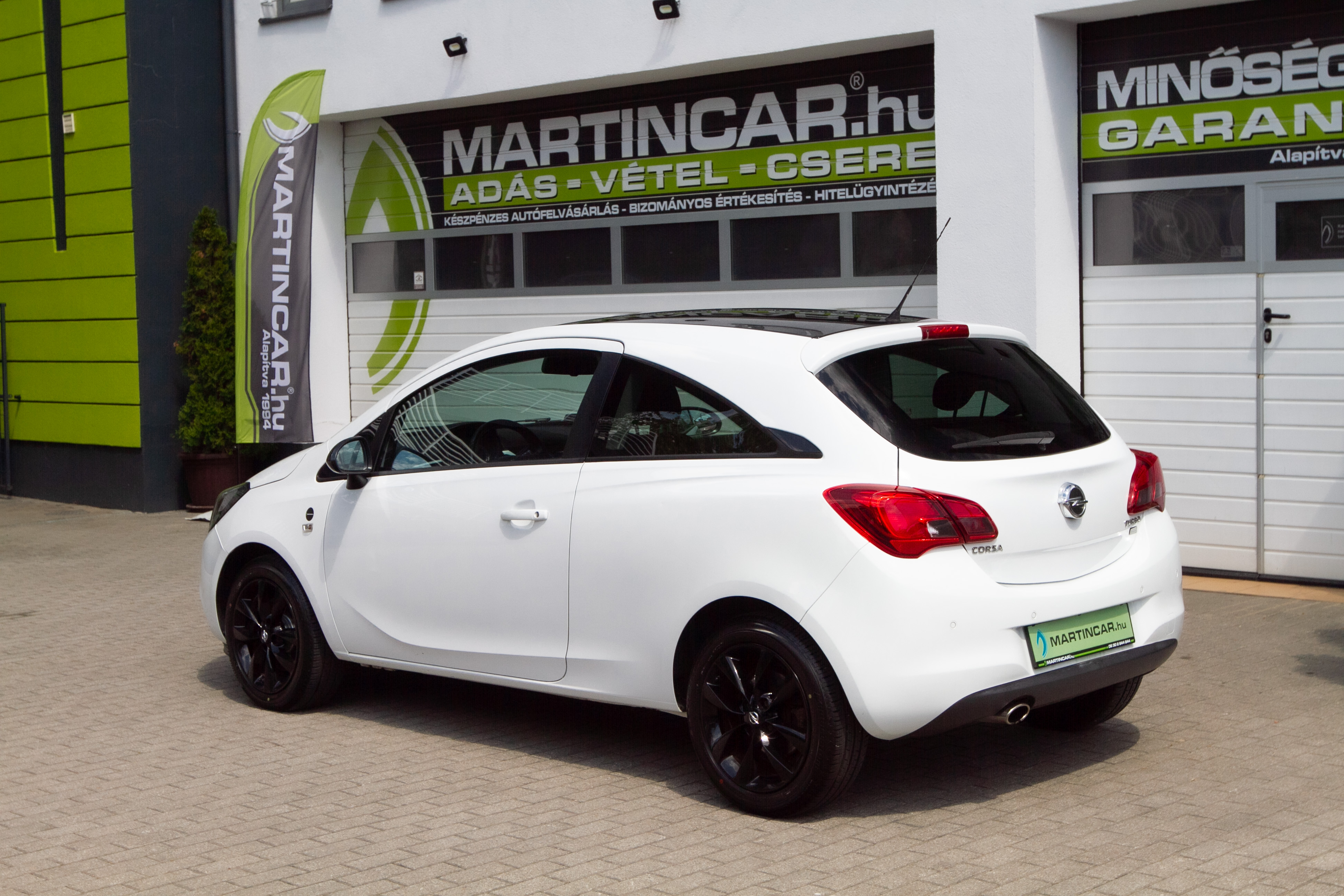 Opel Corsa E T 1.0t 1.0 85 kW manuál rok 2015, bílá, 120 000 km, Maďarsko — foto 13 z 60