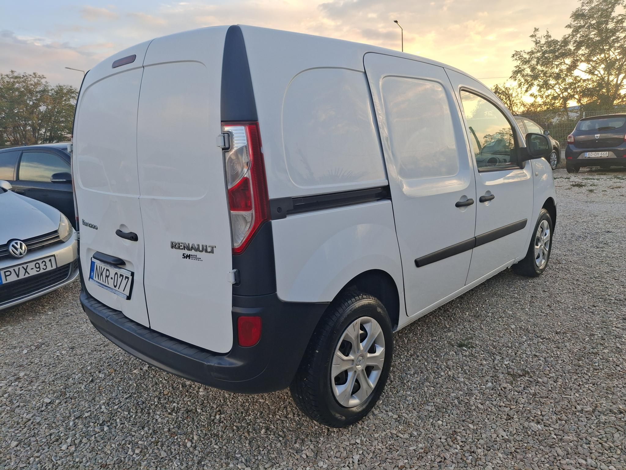 Renault Kangoo Express Maxi 1.5 dCi 66 kW manuál, Maďarsko — foto 4 z 12