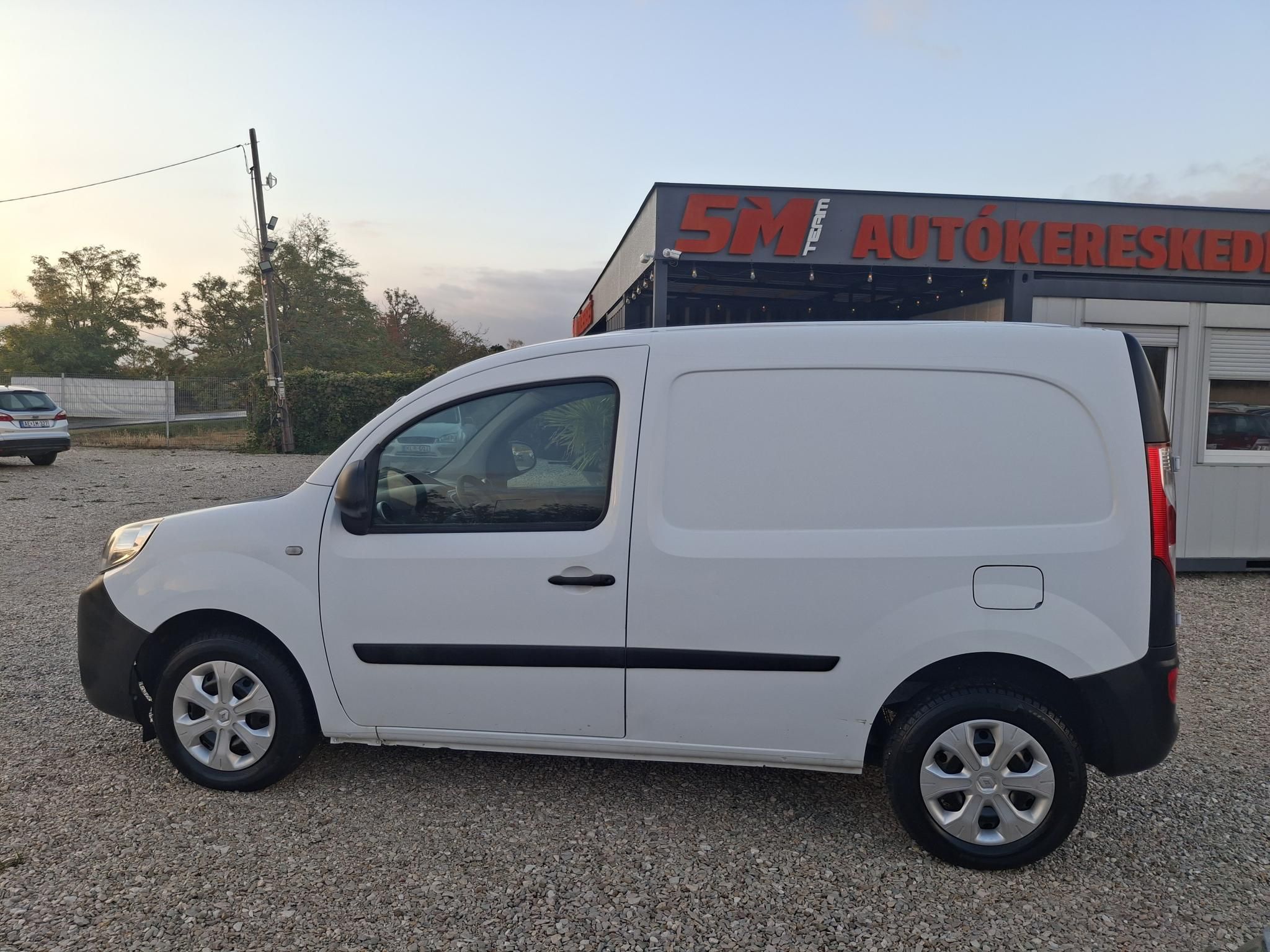 Renault Kangoo Express Maxi 1.5 dCi 66 kW manuál, Maďarsko — foto 7 z 12