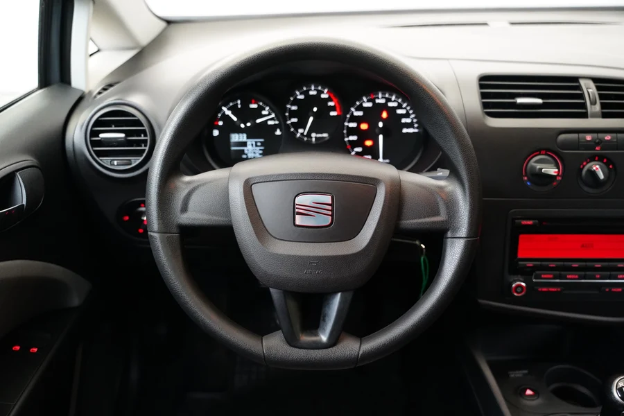 Seat Leon Reference 1.4 TSI 92 kW manuál, Česko — foto 15 z 23
