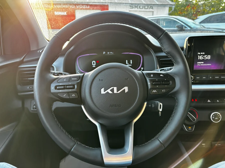 Kia Stonic Spin 1.0 T-GDI 74 kW automat, Česko — foto 8 z 11
