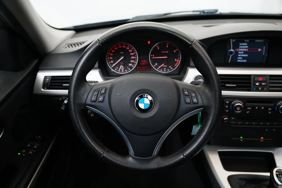 BMW Řada 3 105 kW manuál, Česko — foto 12 z 22