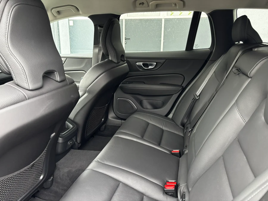 Volvo v60 2.0i MHEV 145 kW automat, Česko — foto 11 z 12