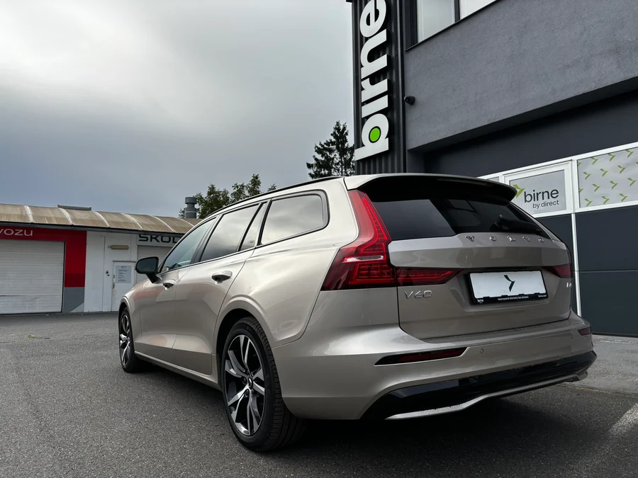 Volvo v60 2.0i MHEV 145 kW automat, Česko — foto 3 z 12