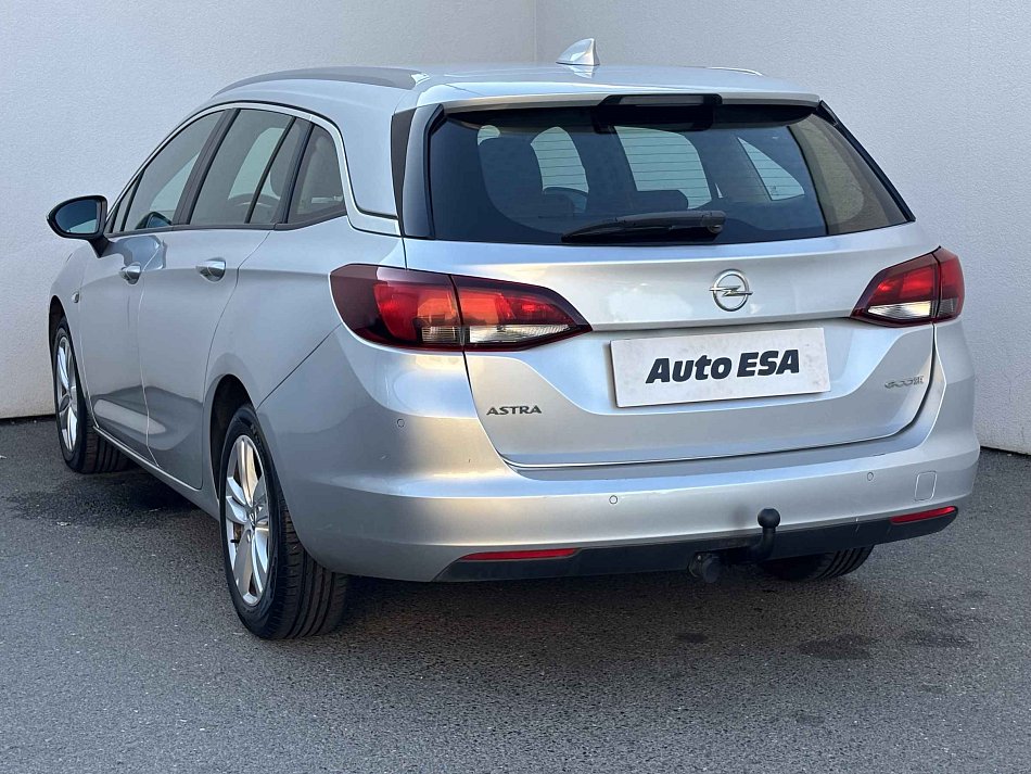 Opel Astra 1.6 CDTi 1.6CDTi 81 kW manuál rok 2017, 159 136 km, Česko — foto 6 z 17