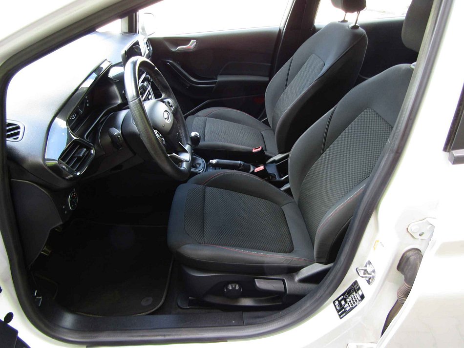 Ford Fiesta Eb ST-Line 1.0 74 kW rok 2018, 77 759 km, Česko — foto 9 z 15
