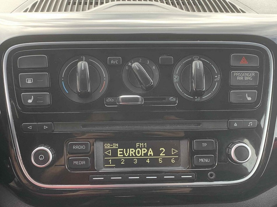 Volkswagen 1.0i 55 kW rok 2012, 124 641 km, Česko — foto 16 z 18