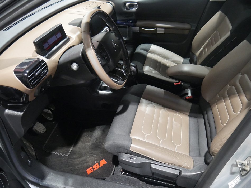 Citroen c4 1.2 81 kW rok 2016, 157 993 km, Česko — foto 9 z 17