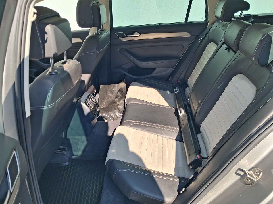 Volkswagen Passat Highline 4 2.0 TDI 140 kW rok 2015, 212 021 km, Česko — foto 10 z 20