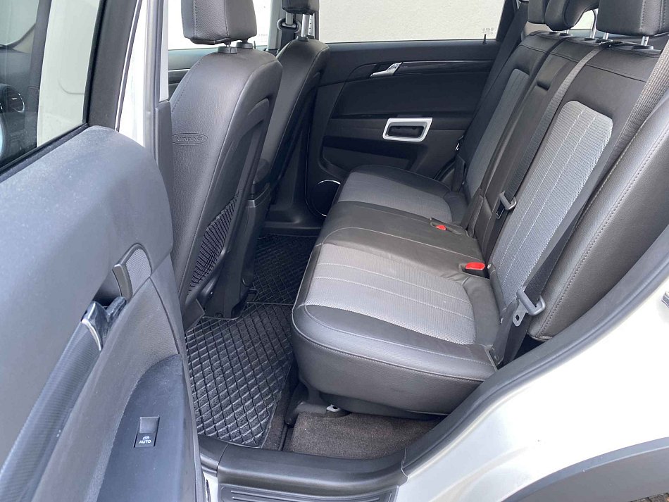 Opel Antara 4x4 2.2 CDTi 120 kW rok 2014, 53 295 km, Česko — foto 10 z 21