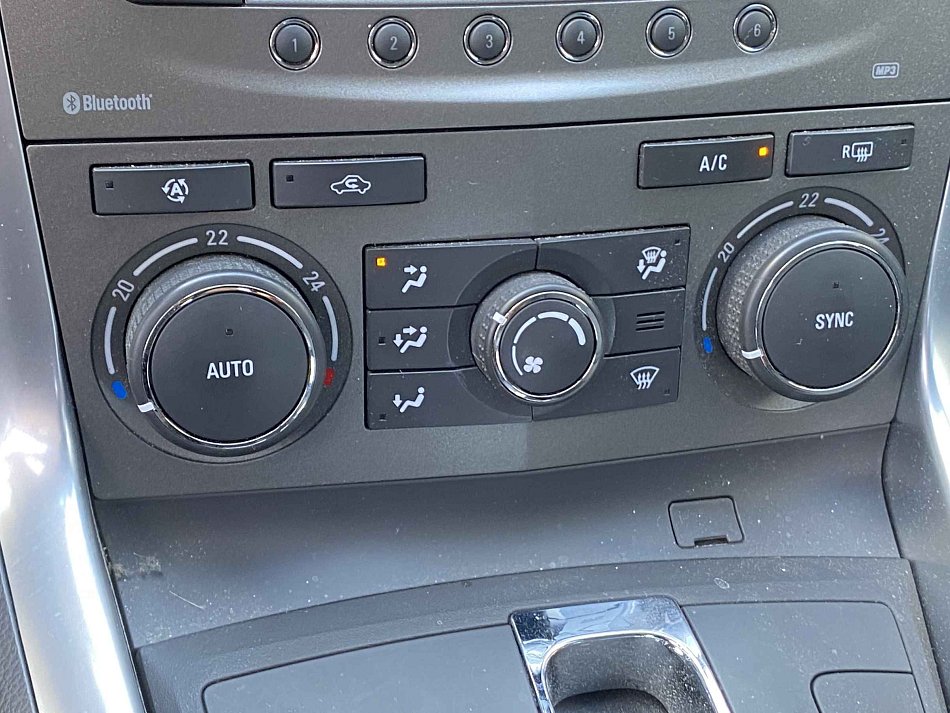 Opel Antara 4x4 2.2 CDTi 120 kW rok 2014, 53 295 km, Česko — foto 16 z 21