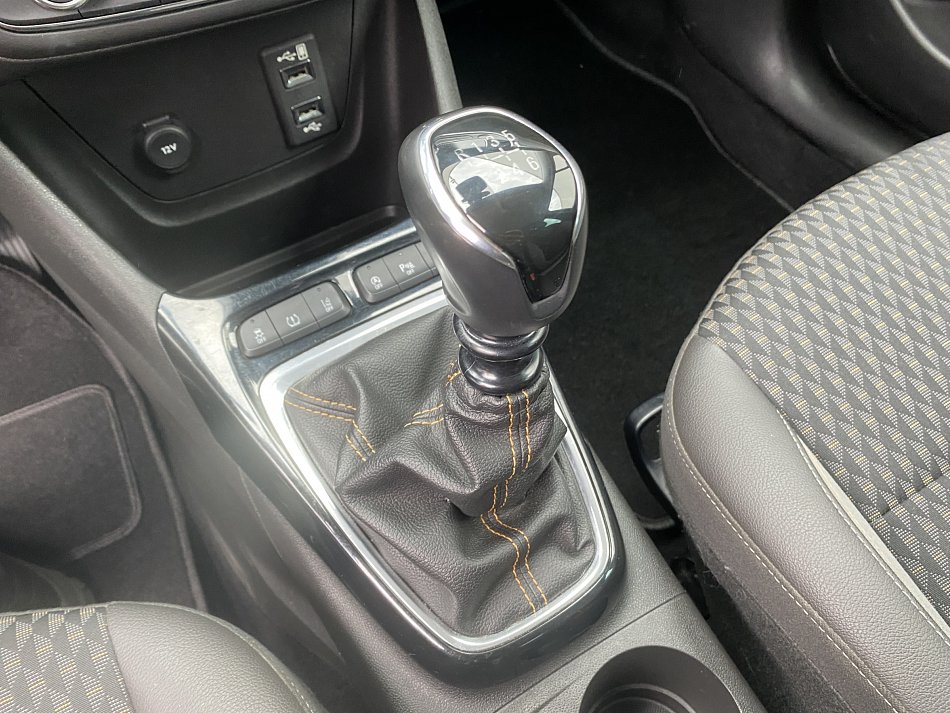 Opel Crossland X T 1.2t 1.2 96 kW rok 2017, 81 356 km, Česko — foto 15 z 17