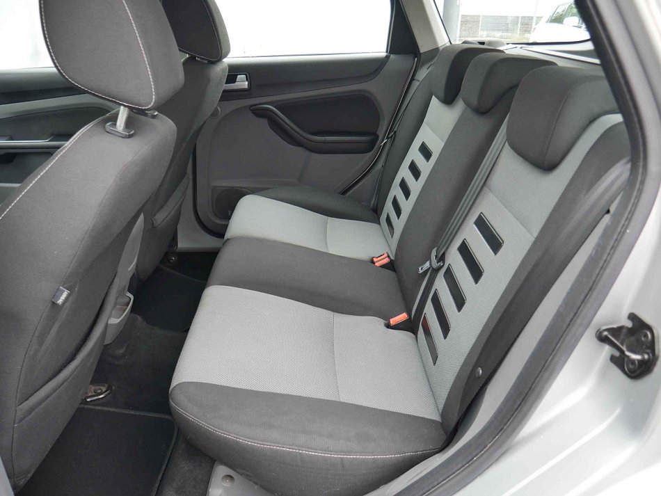 Ford Focus Ci 1.6 TD 80 kW rok 2010, 203 927 km, Česko — foto 10 z 19
