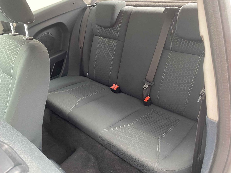 Ford Fiesta Titanium 1.4i 71 kW rok 2011, 120 846 km, Česko — foto 10 z 15
