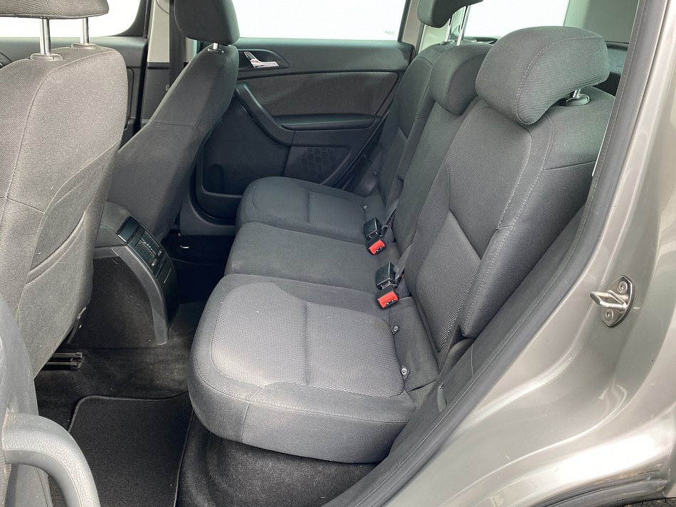 Škoda Yeti Ambiente 1.4 TSI 90 kW rok 2011, 172 147 km, Česko — foto 10 z 17