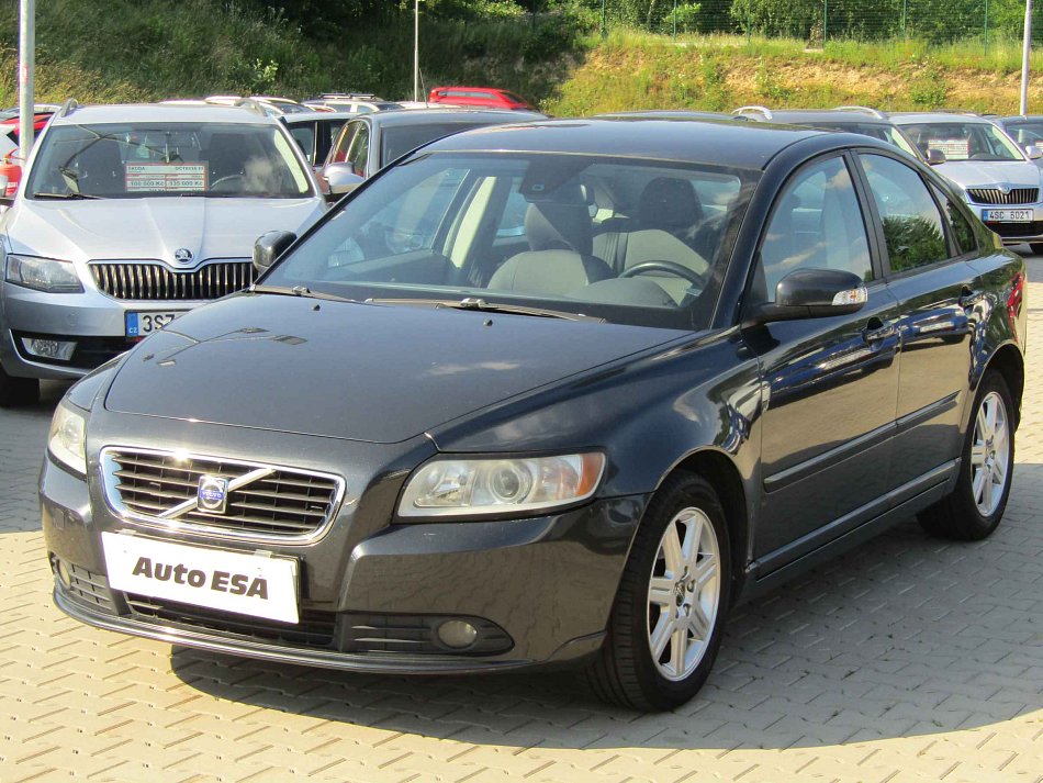 Volvo s40 1.6d 80 kW manuál rok 2008, 253 351 km, Česko — foto 3 z 16