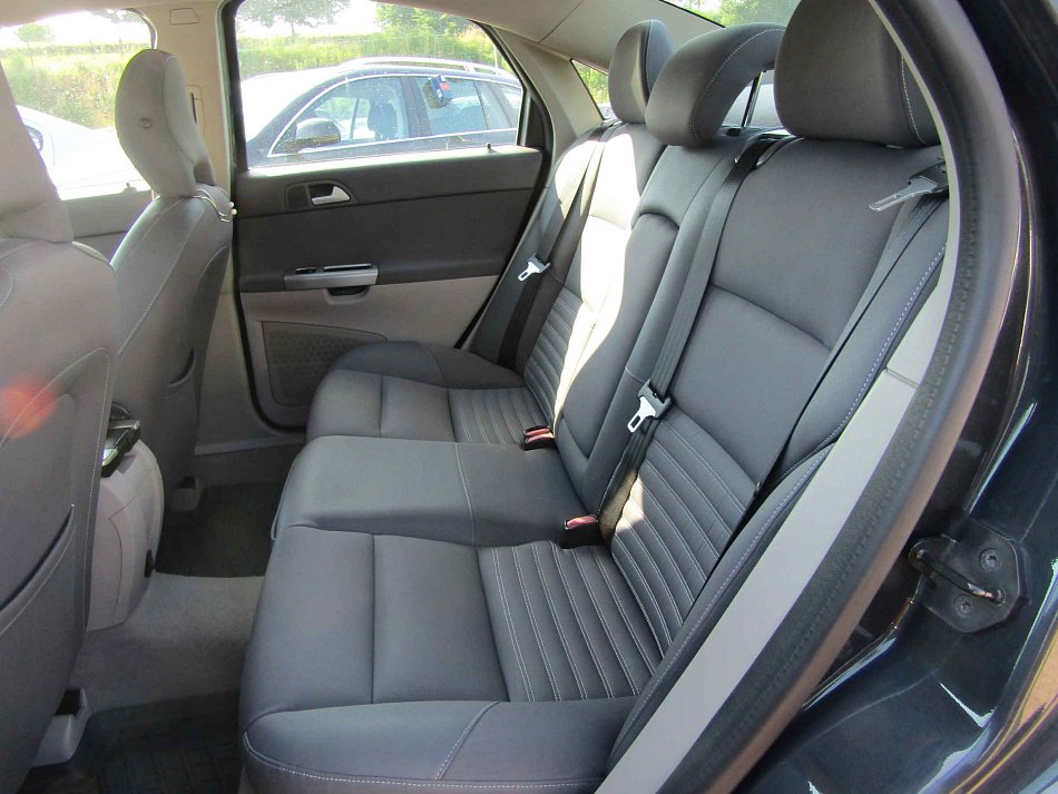 Volvo s40 1.6d 80 kW manuál rok 2008, 253 351 km, Česko — foto 9 z 16