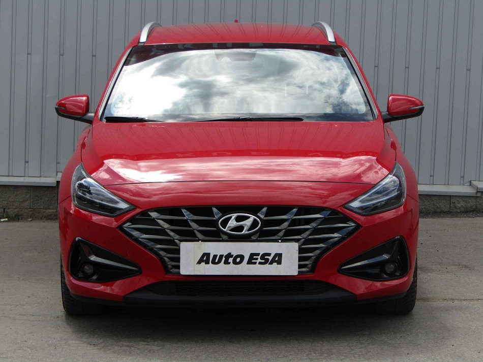Hyundai i30 1.0 T-GDI 88 kW rok 2023, 45 636 km, Česko — foto 2 z 20