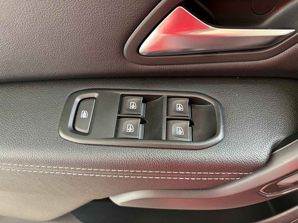 Dacia Duster 4x4 1.3 TCe 1.3TCe 110 kW rok 2022, 56 718 km, Česko — foto 12 z 18