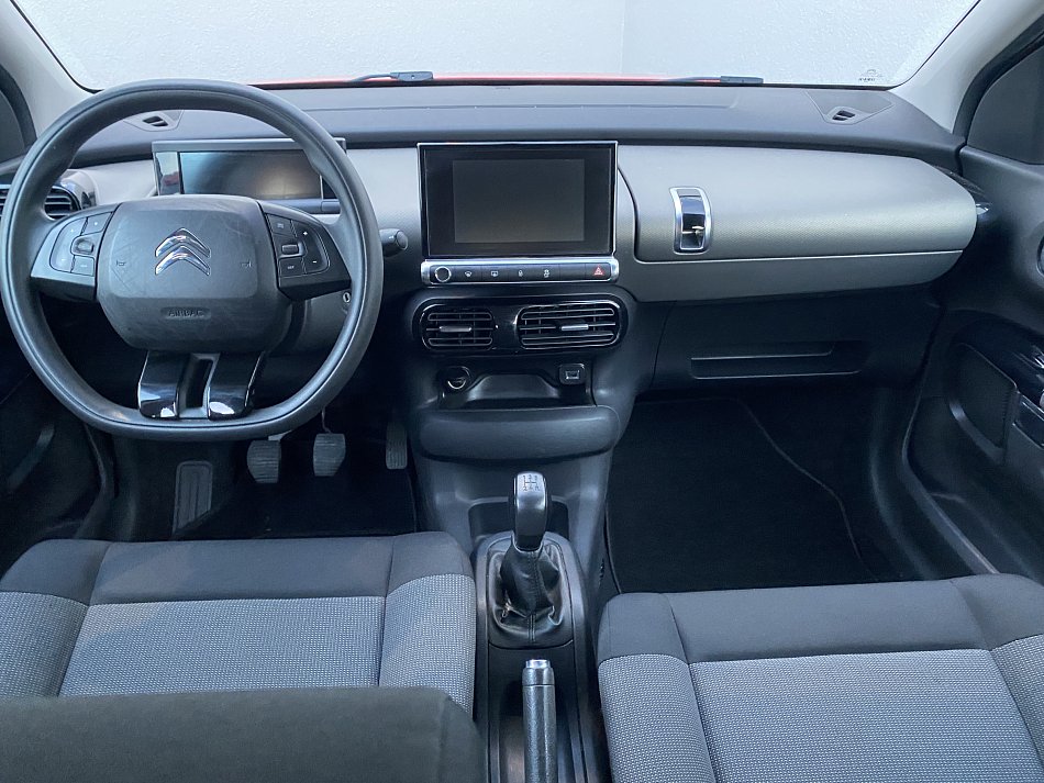 Citroen c4 1.2 60 kW rok 2017, 94 038 km, Česko — foto 8 z 14