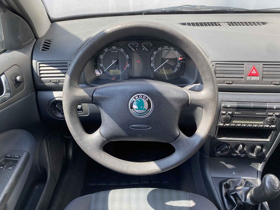Škoda Octavia 16V 1.6 75 kW manuál rok 2006, 186 456 km, Česko — foto 11 z 15