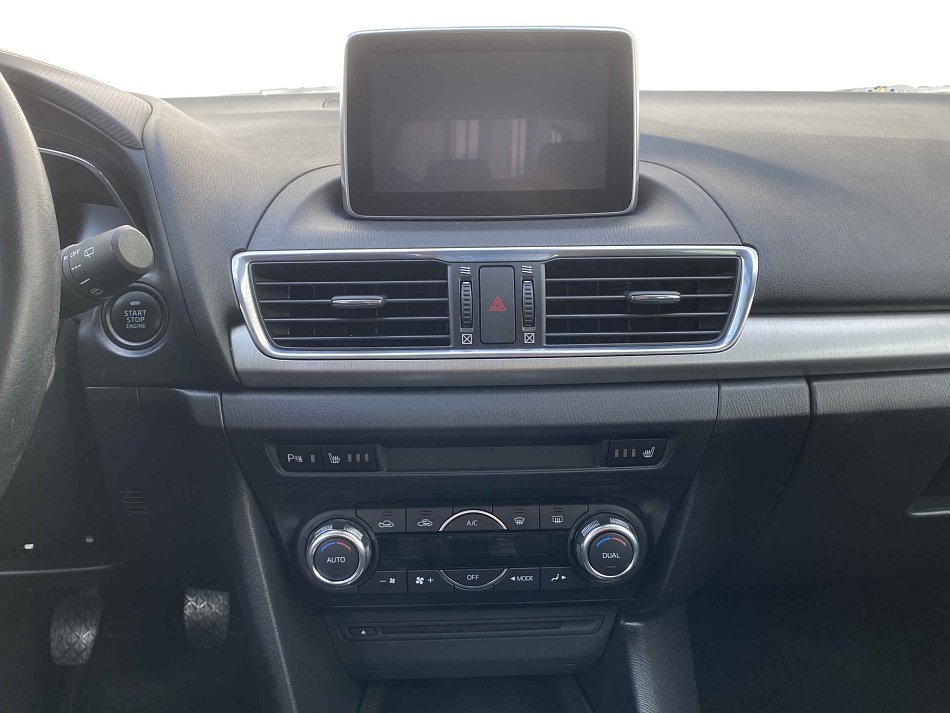 Mazda 3 2.0i 2.0 i 88 kW rok 2015, 63 817 km, Česko — foto 12 z 21