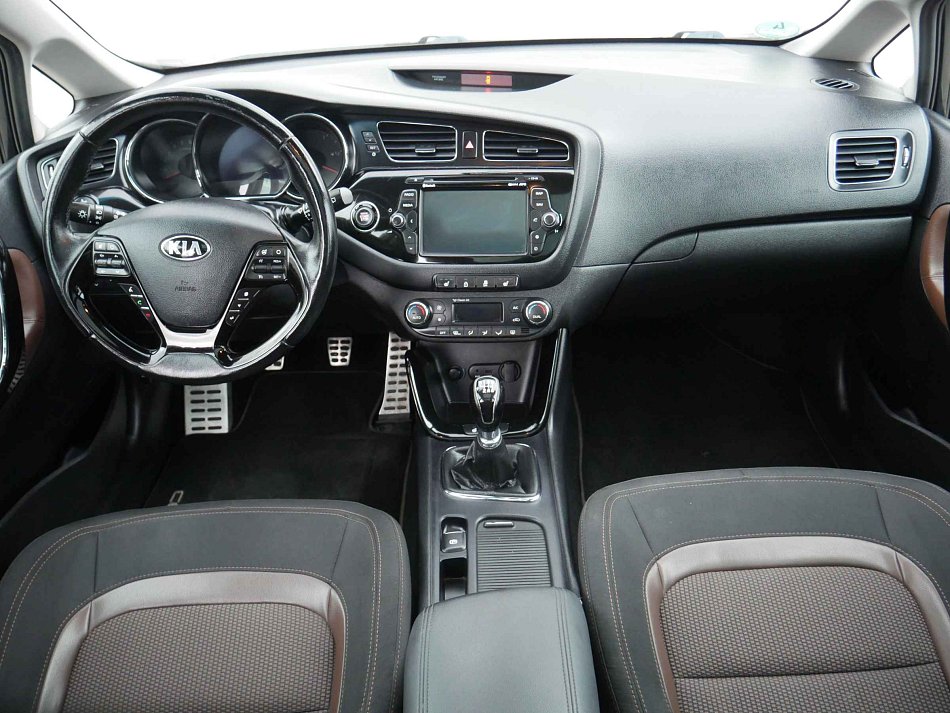 Kia Ceed 1.6 CRDi 94 kW rok 2014, 206 923 km, Česko — foto 8 z 15