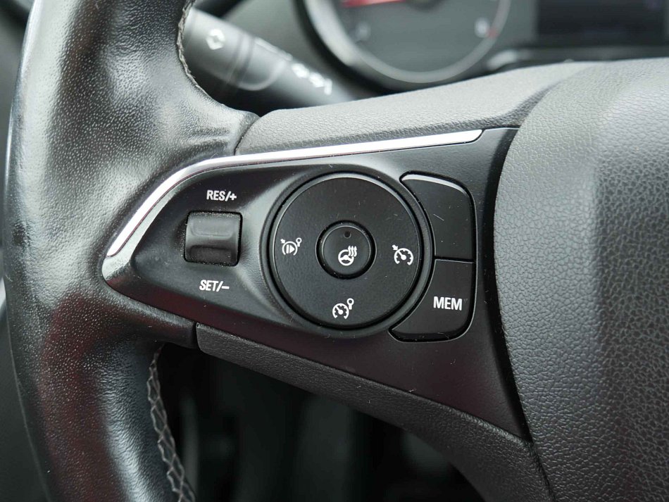 Opel Crossland X Pt 1.2 60 kW rok 2018, 56 660 km, Česko — foto 14 z 19