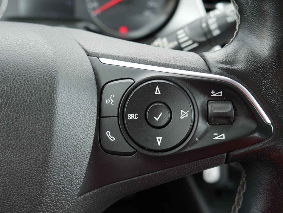 Opel Crossland X Pt 1.2 60 kW rok 2018, 56 660 km, Česko — foto 15 z 19