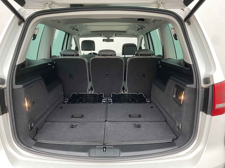 Volkswagen Sharan Highline 2.0 TDI 130 kW rok 2014, 188 499 km, Česko — foto 7 z 19