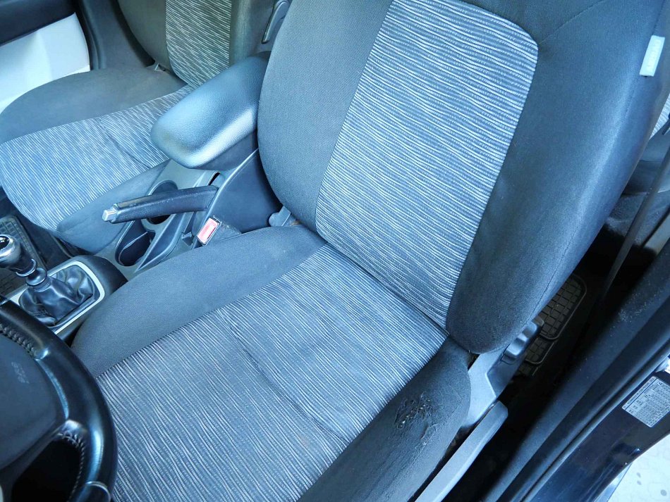 Kia Ceed Cvvt 1.4 80 kW rok 2009, 279 541 km, Česko — foto 9 z 20