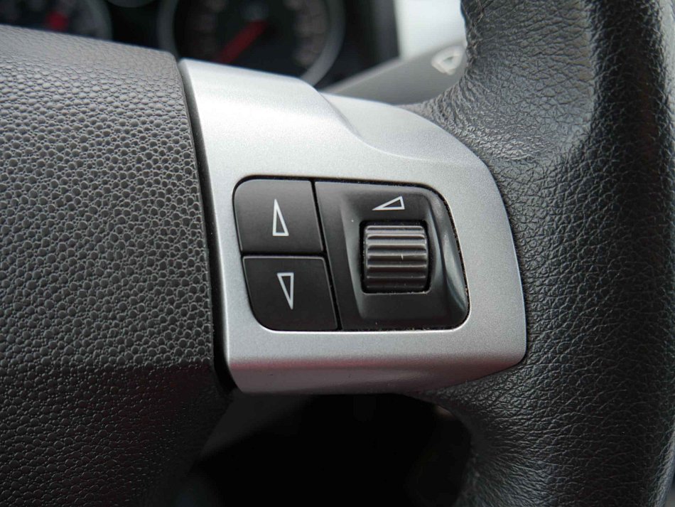 Opel Zafira 1.8i 103 kW rok 2012, 167 929 km, Česko — foto 14 z 19