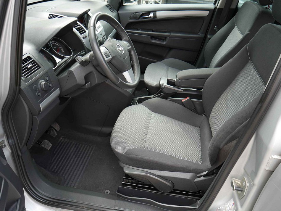 Opel Zafira 1.8i 103 kW rok 2012, 167 929 km, Česko — foto 9 z 19